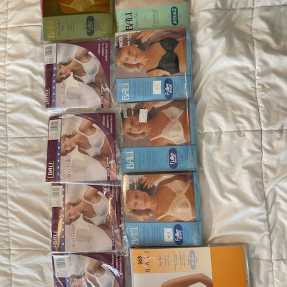 Vintage and Retro Lingerie and Shapewear Collection - Picture 10 of 10